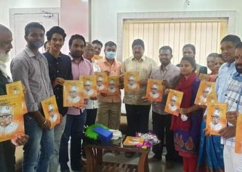 लोकनेते स्व. सदानंद आरेकर प्रतिष्ठानच्या कार्य अहवालाचे प्रकाशन