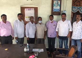 राष्ट्रवादीच्या पदाधिकाऱ्यांनी  स्व. सदाशेठ आरेकरांच्या प्रतिमेचे घेतले आशीर्वाद