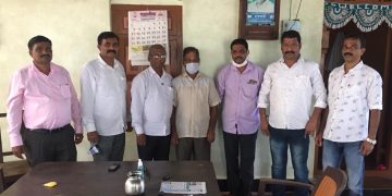 राष्ट्रवादीच्या पदाधिकाऱ्यांनी  स्व. सदाशेठ आरेकरांच्या प्रतिमेचे घेतले आशीर्वाद