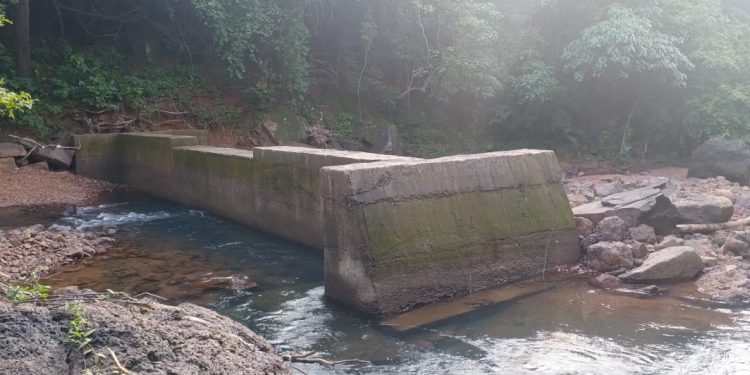 पडवे गावात कोट्यावधीच्या पेयजल योजनेचे काम रखडले