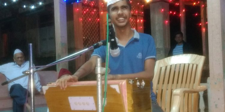 प्रवास : अंध मुलासाठी झगडणाऱ्या कुटुंबाचा