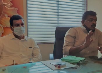 दुसऱ्याचे दात कोरुन स्वत:चे पोट भरणे ही विकृती