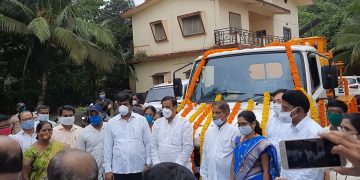 खासदार तटकरेंनी केले ट्रिनिटी सक्शन व्हॅनचे उद्घाटन