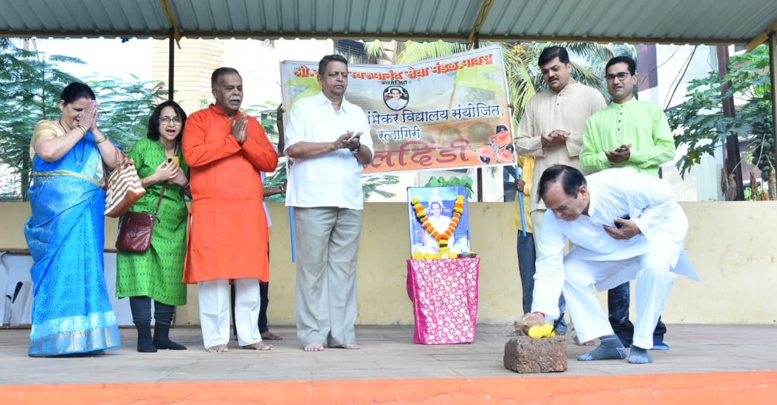 Children's Dindi at Swami Swaroopanand Temple