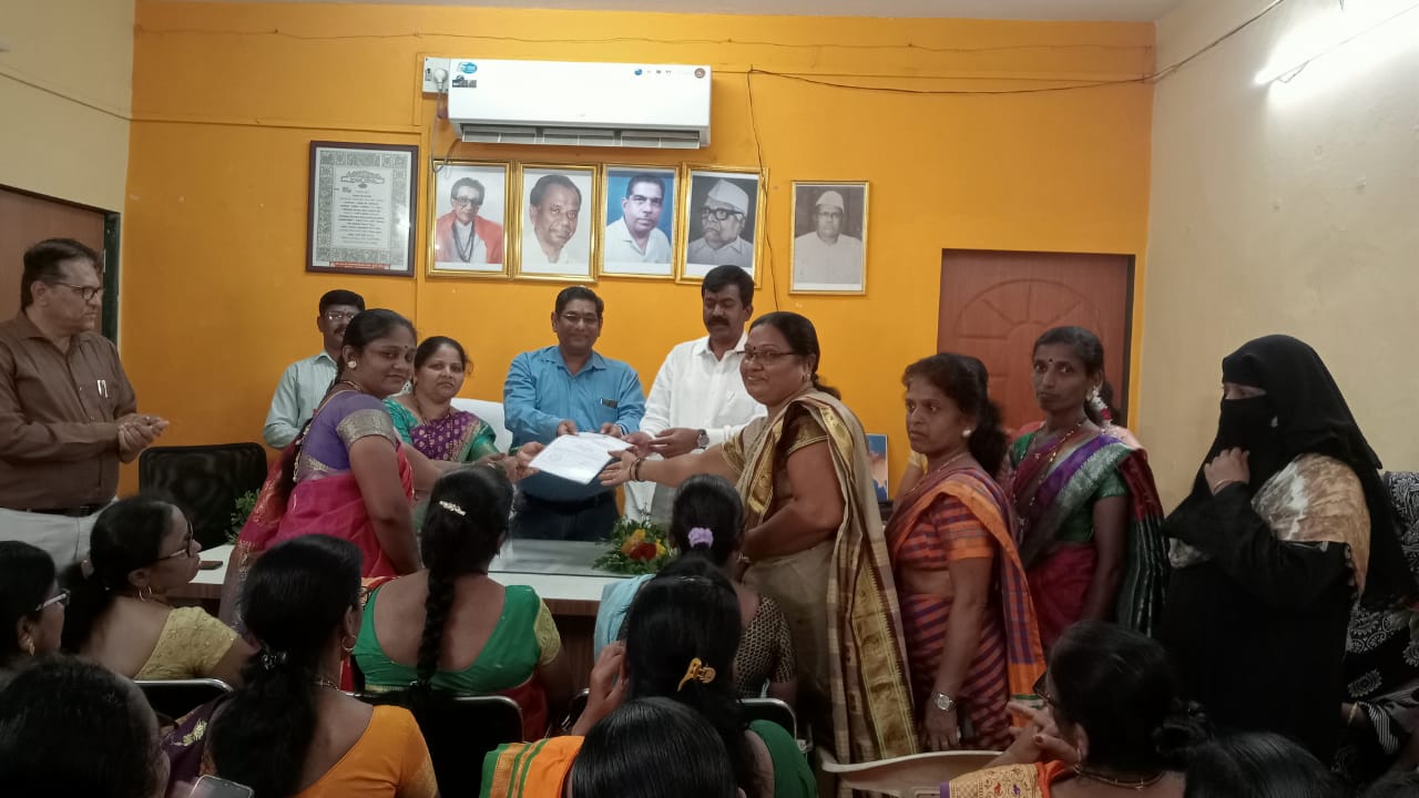 Display of objects of self-help groups