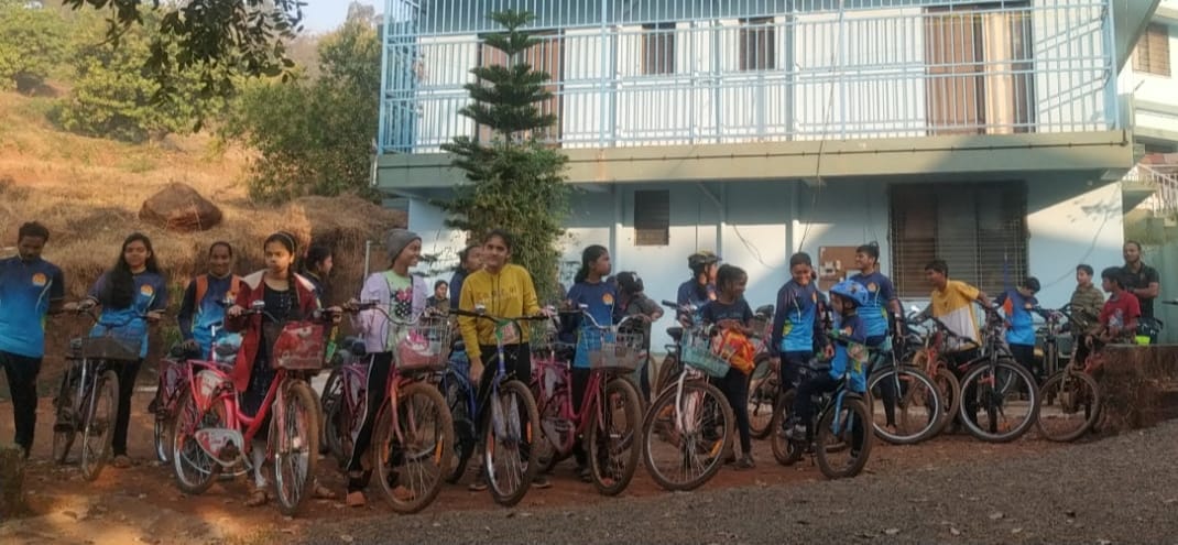 Cycle round in honor of senior citizens