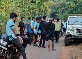 Guhagar beach sand extraction