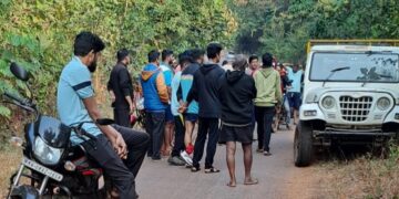Guhagar beach sand extraction