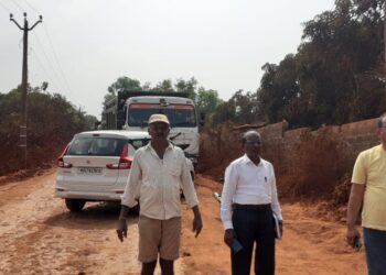 Cracked houses in Varveli village