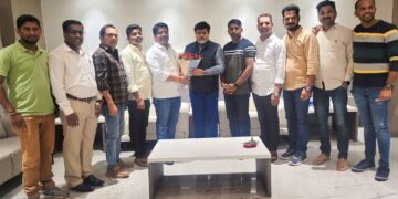 उद्योग मंत्री उदय सामंत यांच्या उपस्थितीत बाळासाहेबांची शिवसेना पक्षात प्रवेश करताना गुहागर शहरातील पदाधिकारी