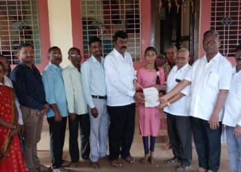 Financial help to Sonali by Kunbi Sangh