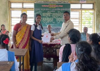 Sanvi 2nd in handwriting competition