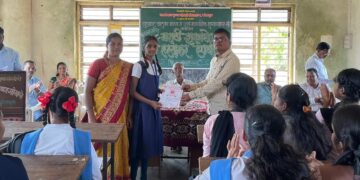 Sanvi 2nd in handwriting competition
