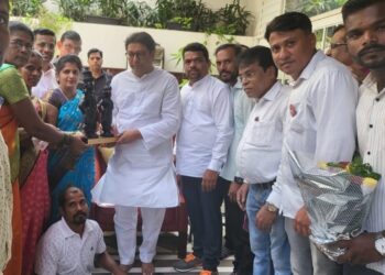 The newly elected members met Thackeray