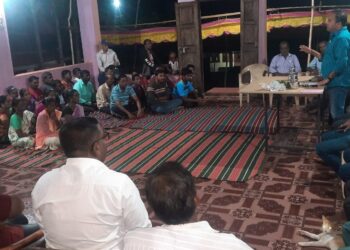 Nivoshi villagers in Balasaheb's Shiv Sena