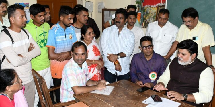 Samant took the initiative for the deaf and dumb