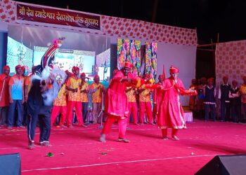 Crowd of spectators at Vyadeshwar festival