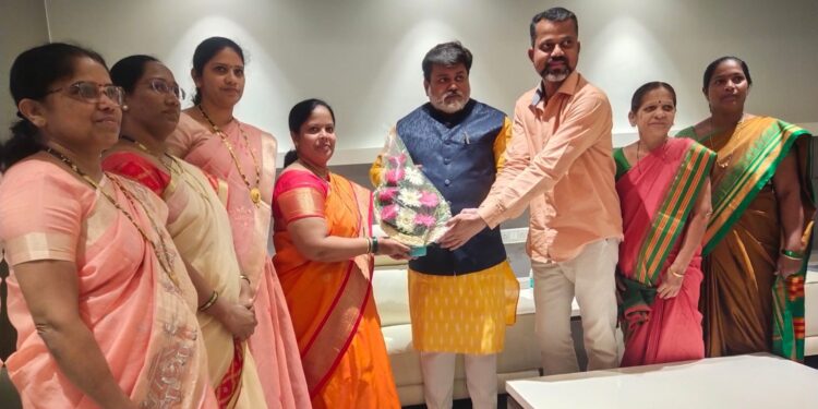 The corporators of Guhagar met Samant brothers