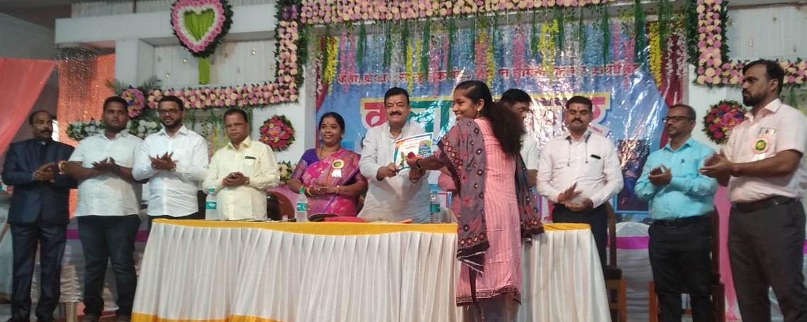 Award distribution of Art Invention Program completed