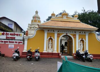 सांकुरणाने बांधलेले व्याडेश्वर मंदिर