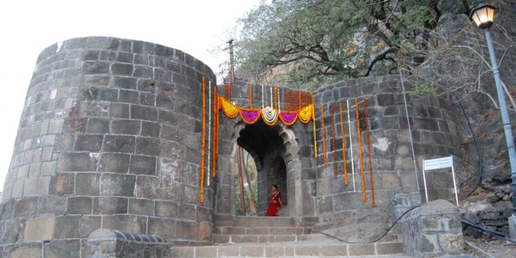 World record of Mahaarti on Shivneri