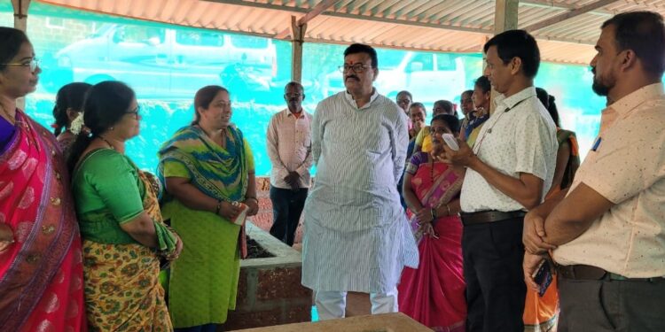 MLA Jadhav's visit to Vermicompost Project