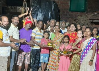 Meritorious students felicitated at Varaveli