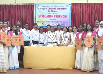 Graduation ceremony at Maharshi Karve College
