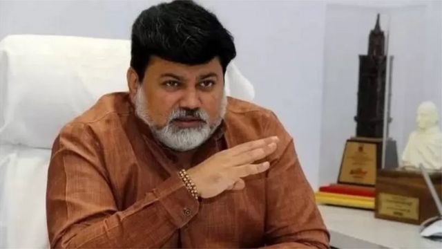 Contractual employees remain in government service