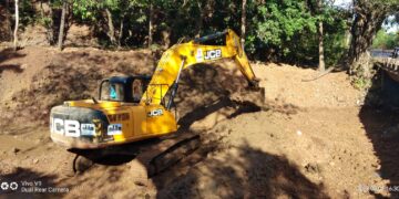 Start of silt pumping work in Kajarghati