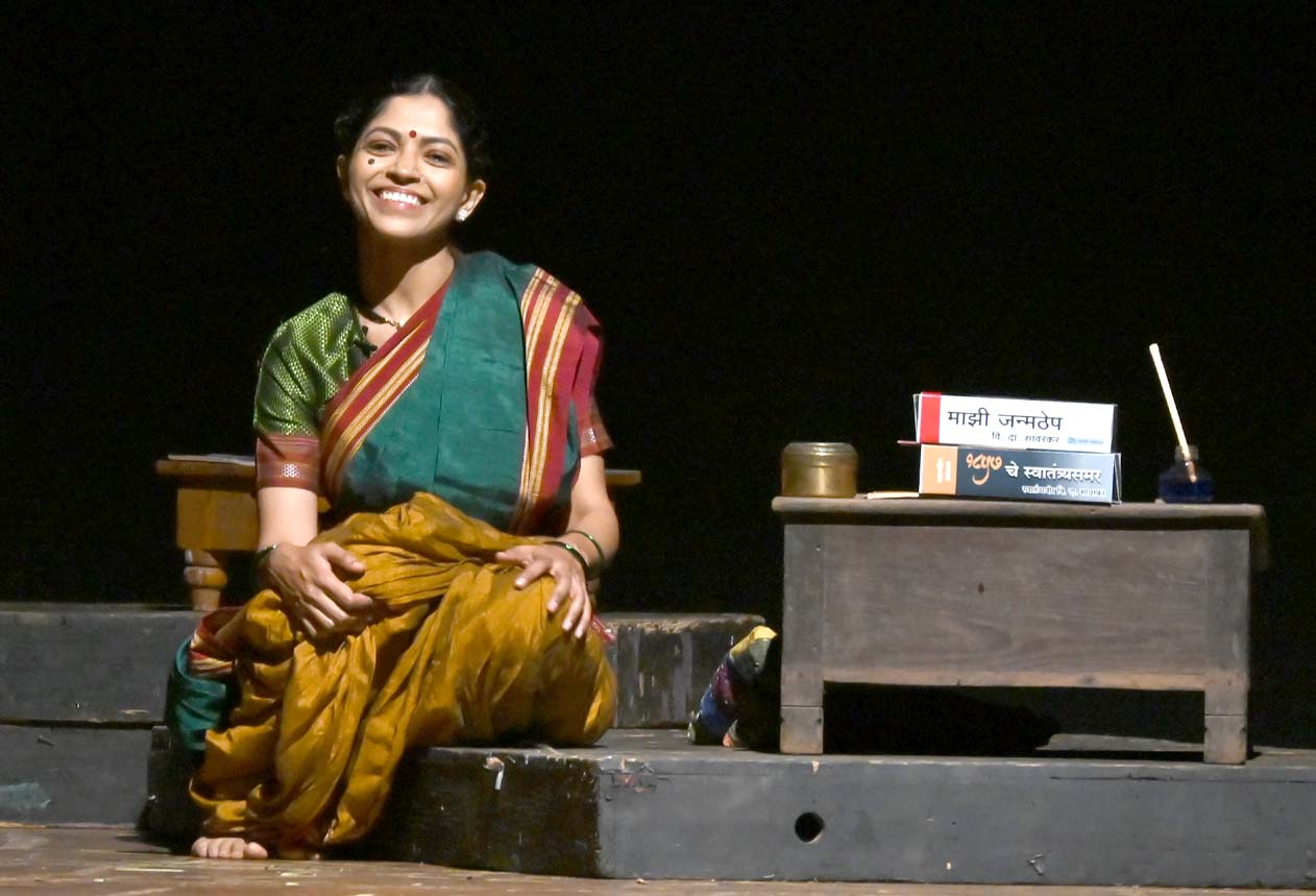 Monologue play by actress Aparna Chothe