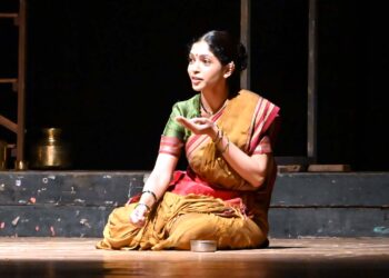 Monologue play by actress Aparna Chothe