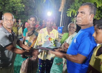 Srishti is felicitated by Guhagar Tambatwadi