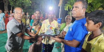 Srishti is felicitated by Guhagar Tambatwadi