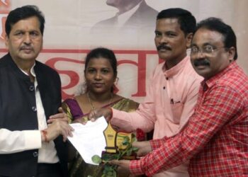 Demand for erecting memorial pillar of Savarkar at Sadamirya