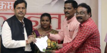 Demand for erecting memorial pillar of Savarkar at Sadamirya