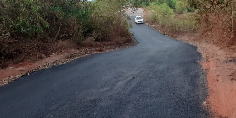 Asphalted_road_at_Modkaghar