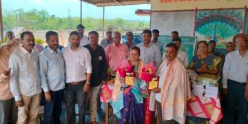 Distribution_of_educational_material_by_Nirmala_XI_team