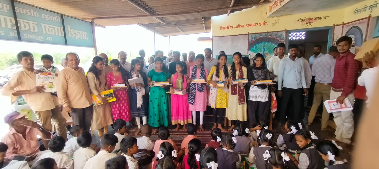 Distribution_of_educational_material_by_Nirmala_XI_team