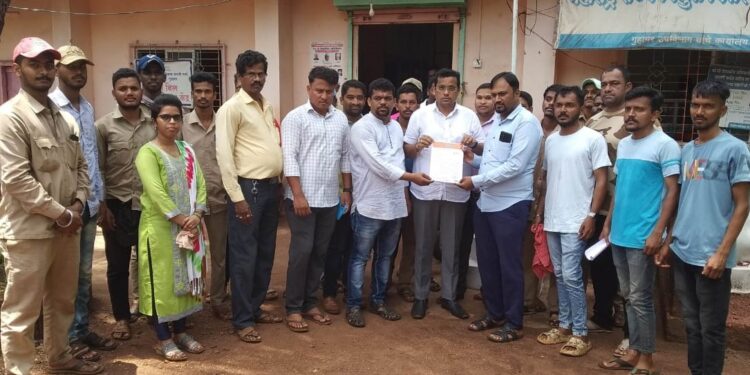 MNS_is_aggressive_about_Mahavitaran_employees