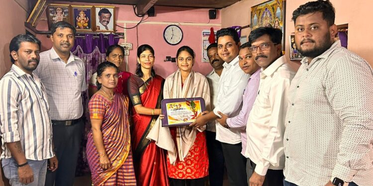 Honoring the meritorious in Guhagar city