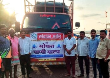 Free distribution of water by Khandala Urban