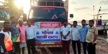 Free distribution of water by Khandala Urban