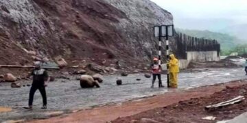 Stones came on the highway in Parashuram Ghat