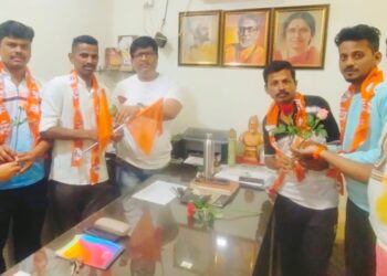 Neeraj Bagkar joins Shiv Sena