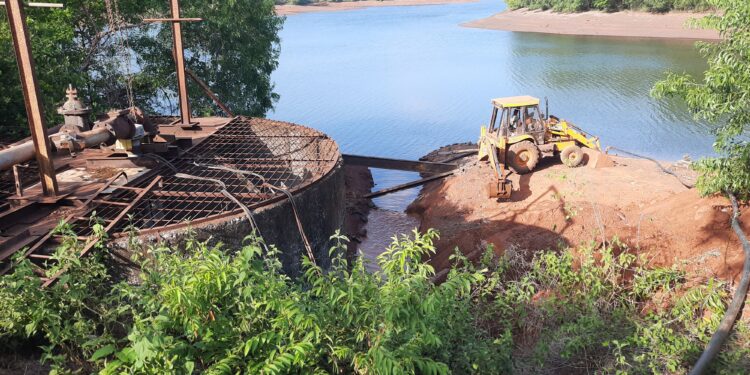 शहराला पाणी पुरवठा करणारी विहीर आटली
