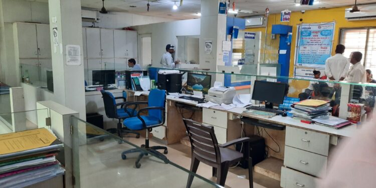 Bank of India operations halted due to internet collapse