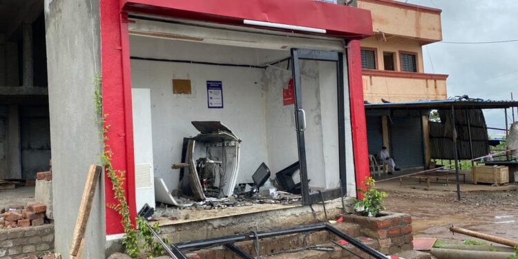 Two people arrested for breaking ATM machine