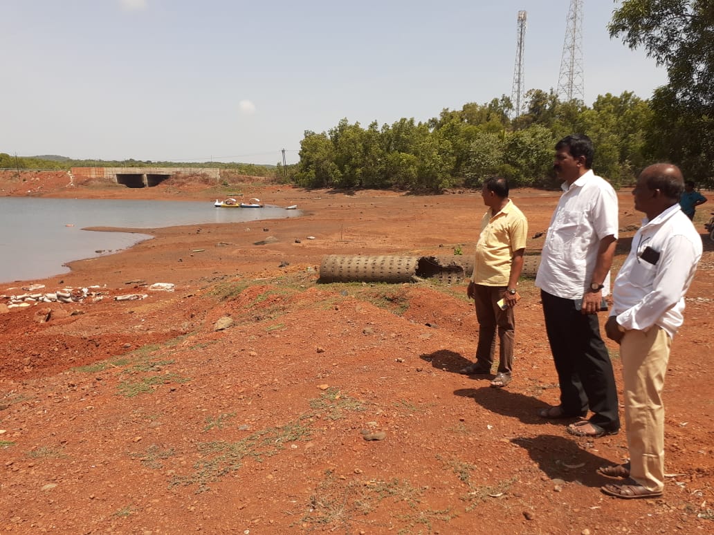 Water got blocked due to soil under Modka Aagar bridge