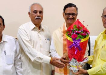 Surve felicitated by Samarth Bhandari Credit Institution